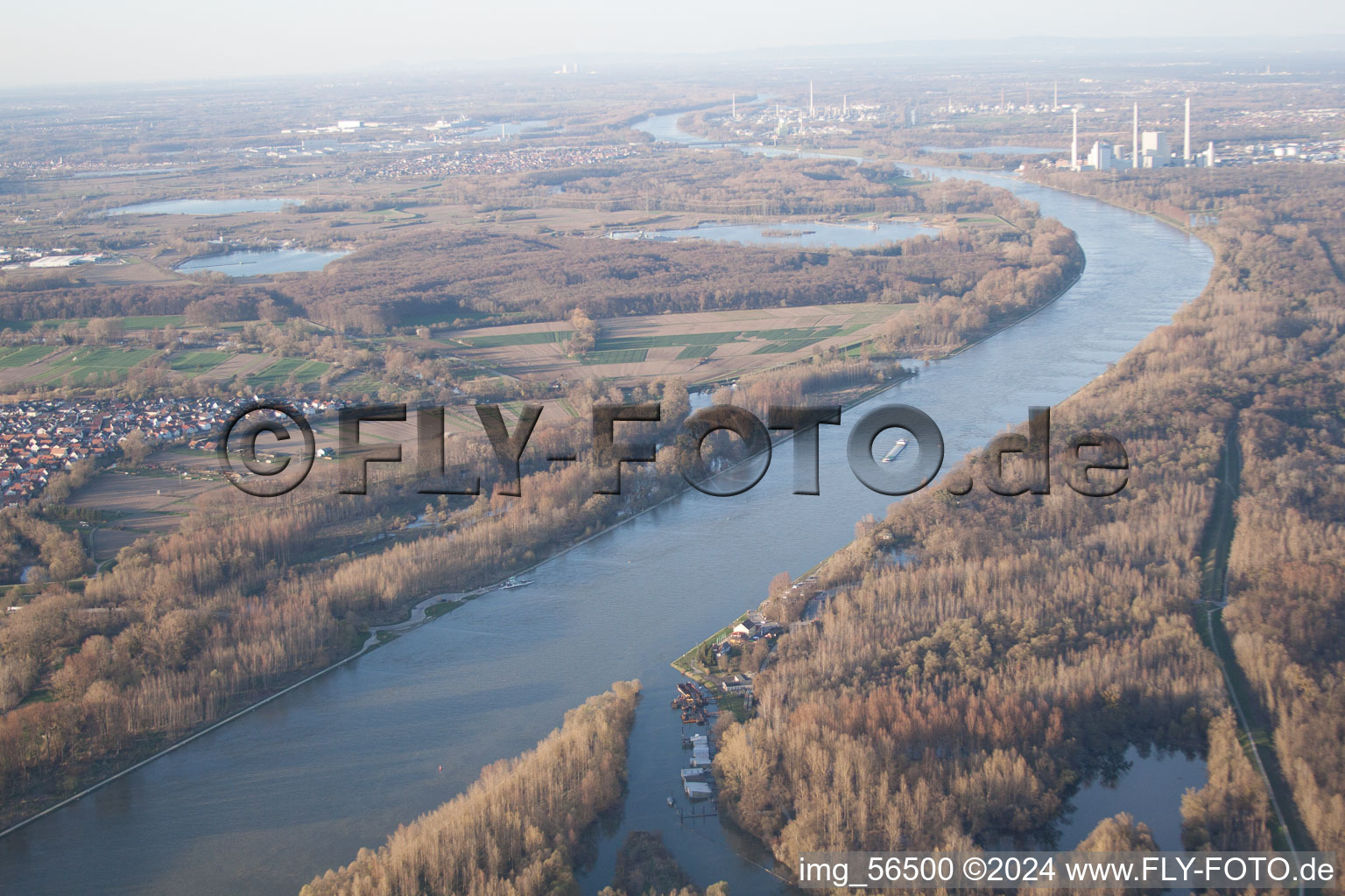 Quartier Neuburg in Neuburg am Rhein dans le département Rhénanie-Palatinat, Allemagne du point de vue du drone