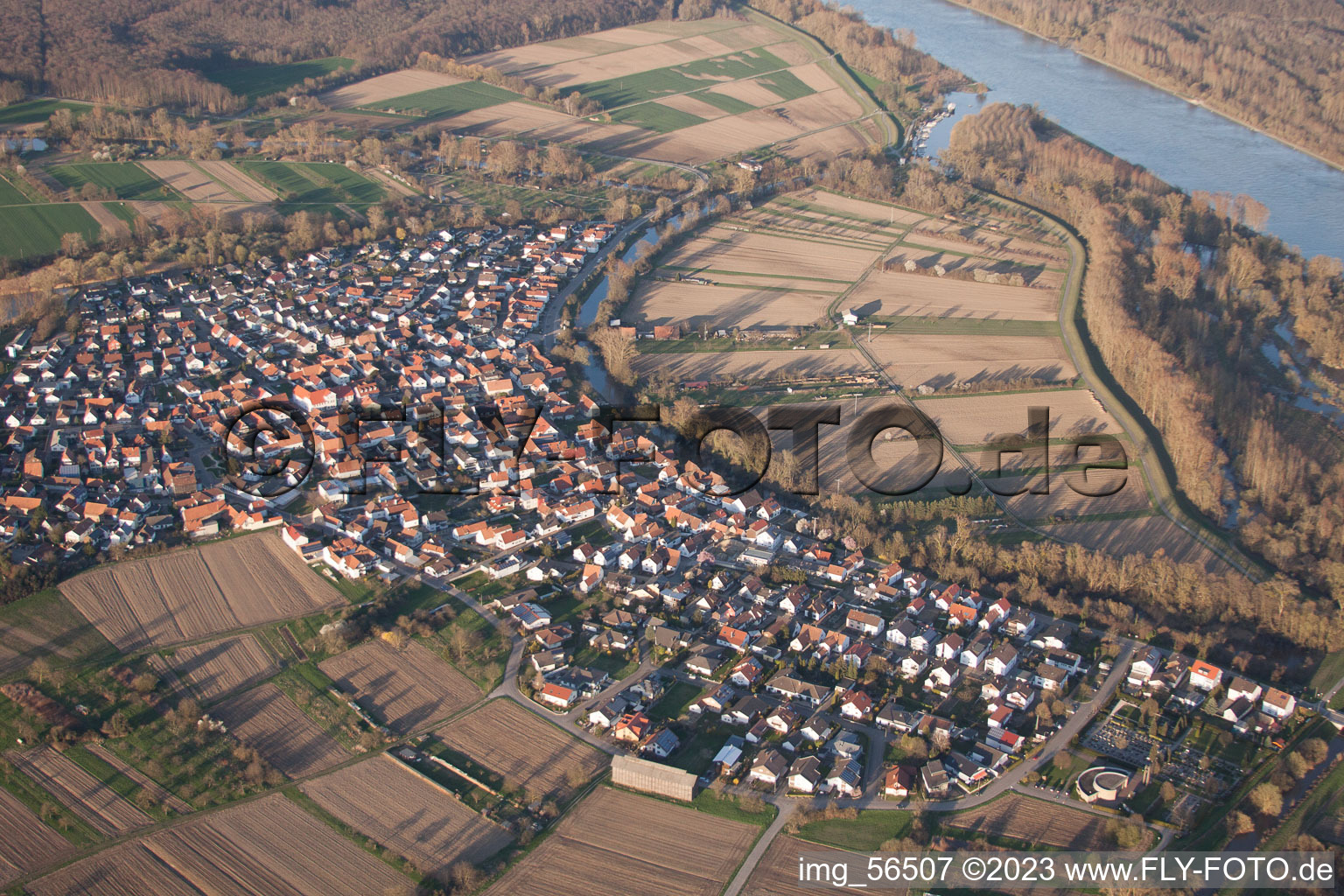 Vue oblique de Neuburg dans le département Rhénanie-Palatinat, Allemagne