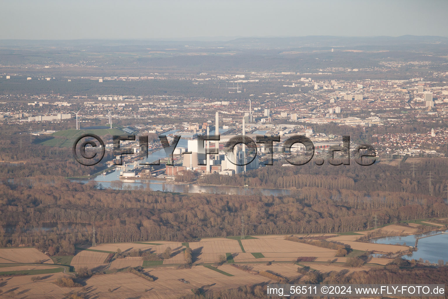 Vue aérienne de ENBW à le quartier Rheinhafen in Karlsruhe dans le département Bade-Wurtemberg, Allemagne