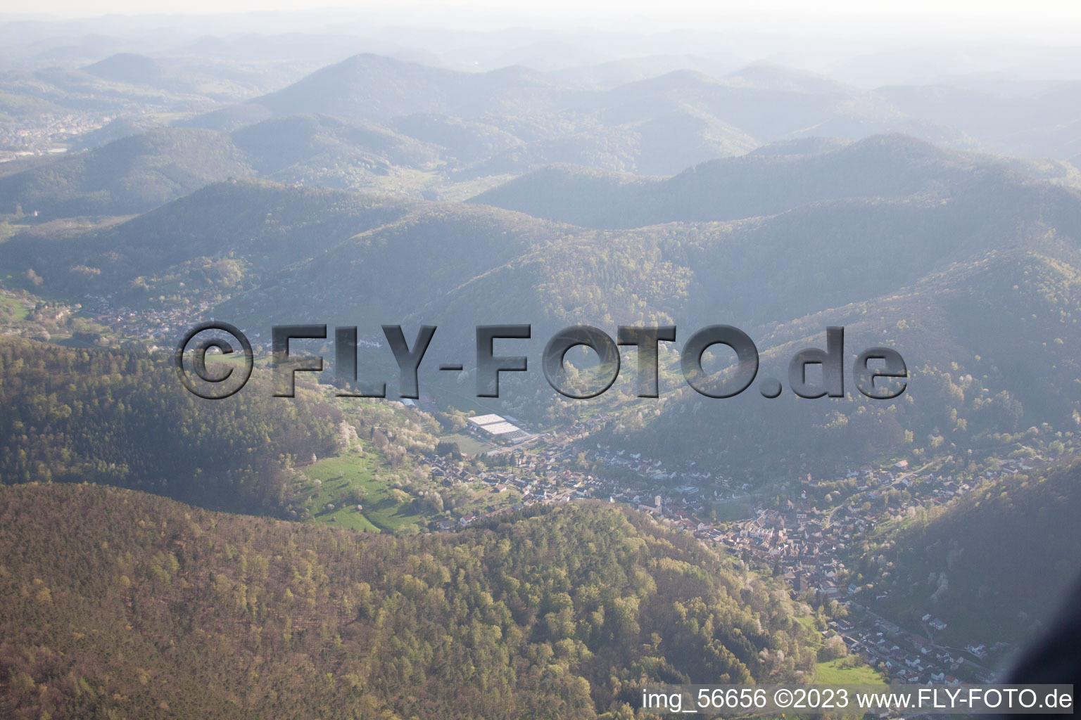 Vue aérienne de Ramberg dans le département Rhénanie-Palatinat, Allemagne