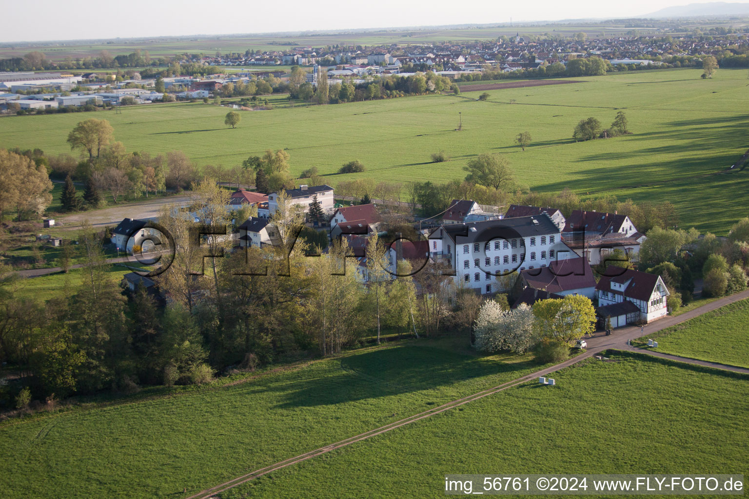 Vue oblique de Ottersheim bei Landau dans le département Rhénanie-Palatinat, Allemagne