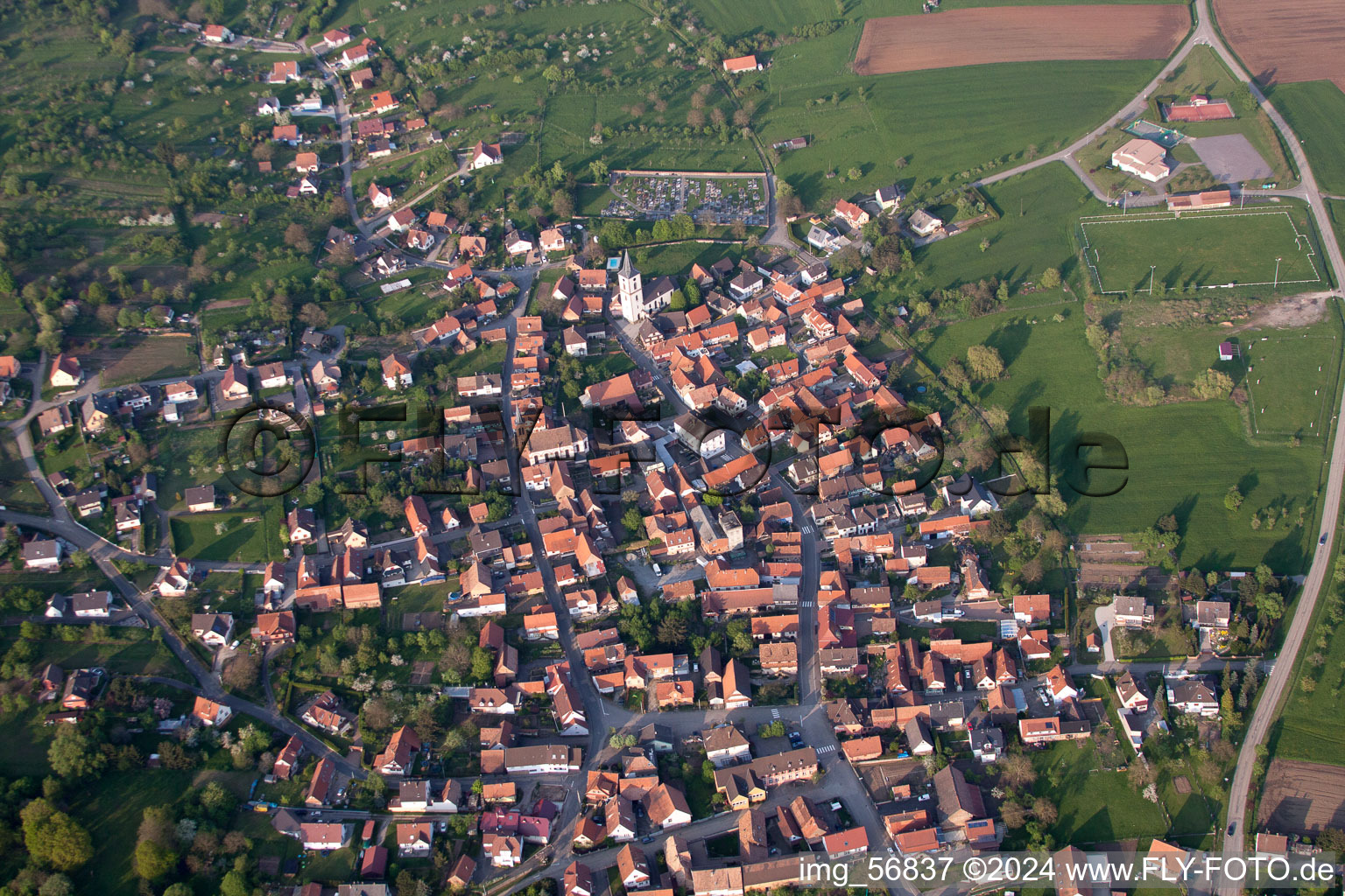 Vue oblique de Vue sur le village à Gœrsdorf dans le département Bas Rhin, France