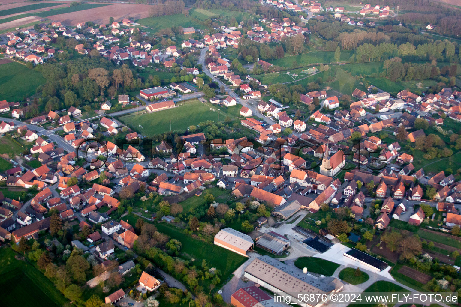 Riedseltz dans le département Bas Rhin, France du point de vue du drone