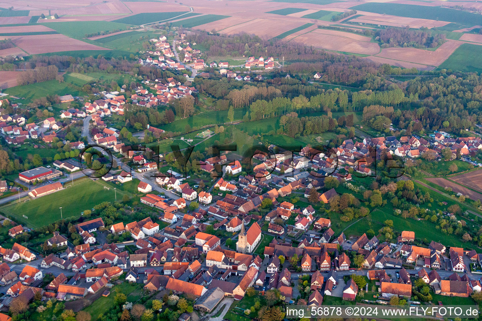 Champs agricoles et surfaces utilisables à Riedseltz dans le département Bas Rhin, France hors des airs