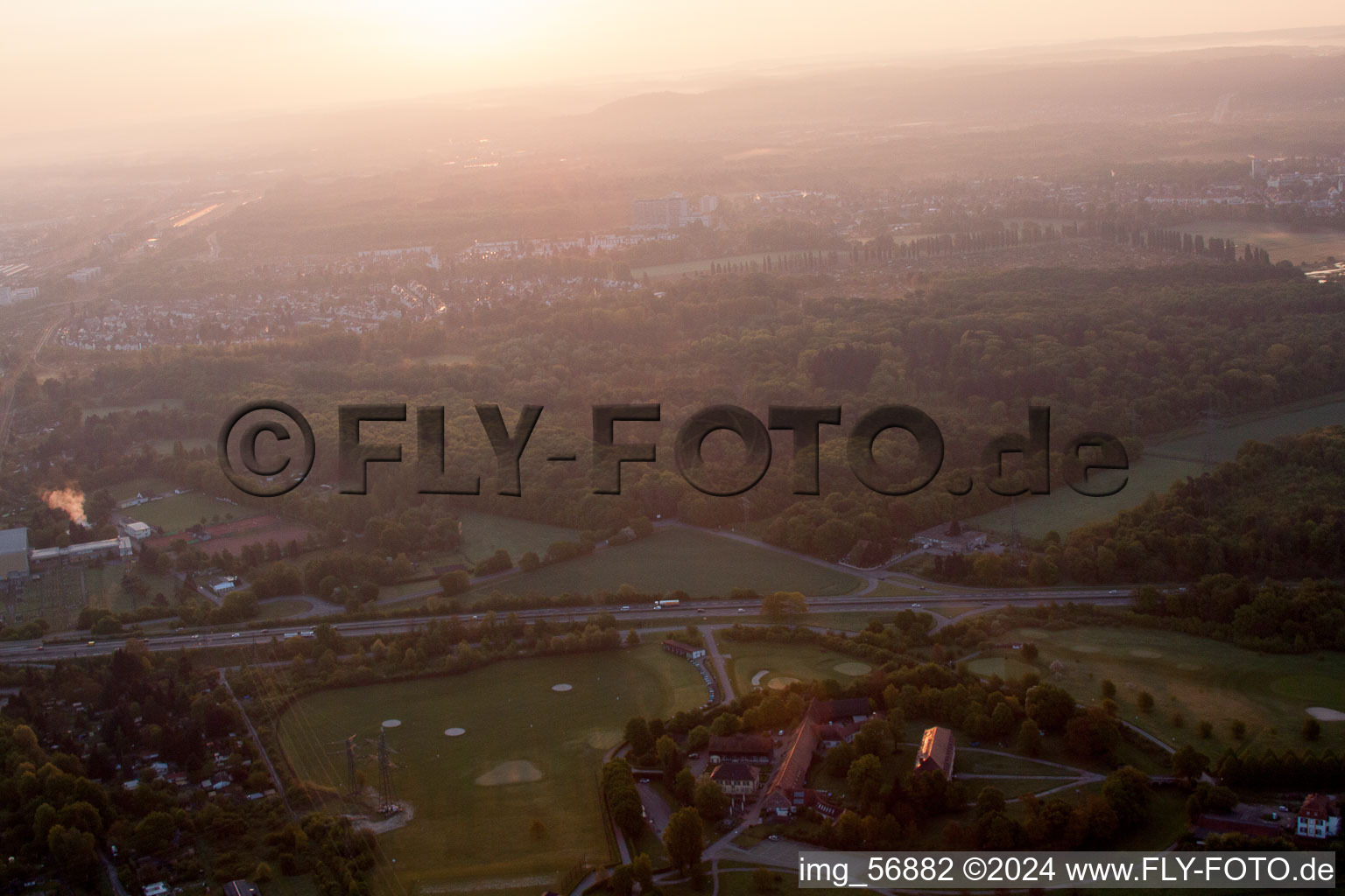 Vue d'oiseau de Quartier Beiertheim-Bulach in Karlsruhe dans le département Bade-Wurtemberg, Allemagne