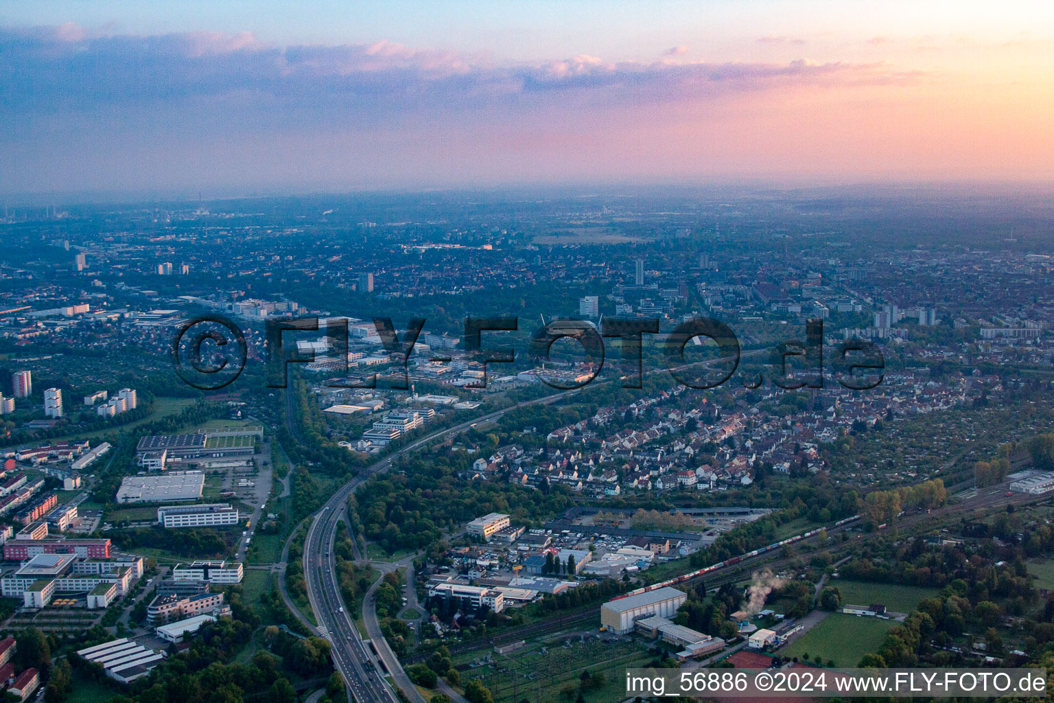 Vue aérienne de KA du sud à le quartier Beiertheim-Bulach in Karlsruhe dans le département Bade-Wurtemberg, Allemagne