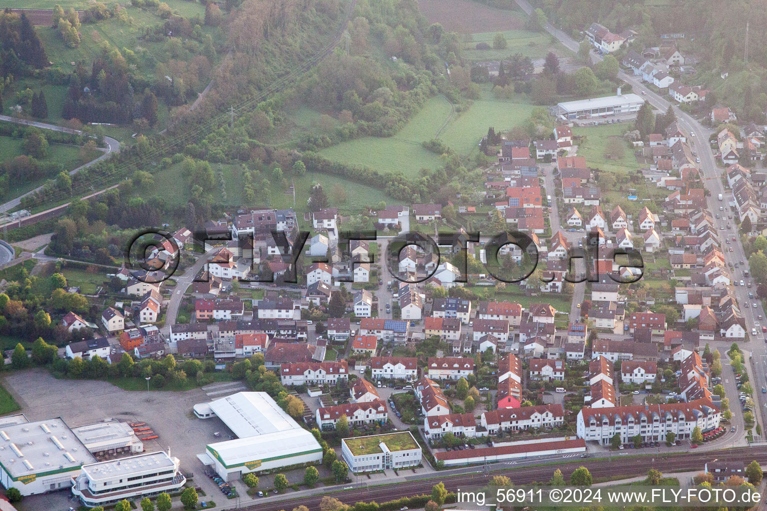 Quartier Grötzingen in Karlsruhe dans le département Bade-Wurtemberg, Allemagne vue d'en haut