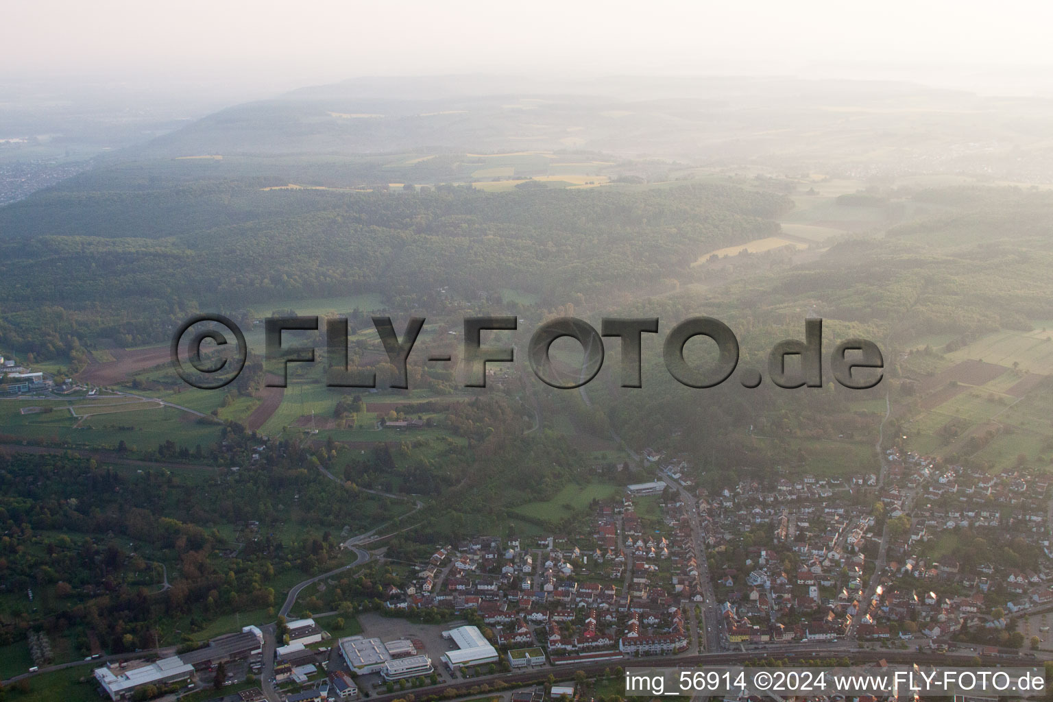 Vue d'oiseau de Quartier Grötzingen in Karlsruhe dans le département Bade-Wurtemberg, Allemagne