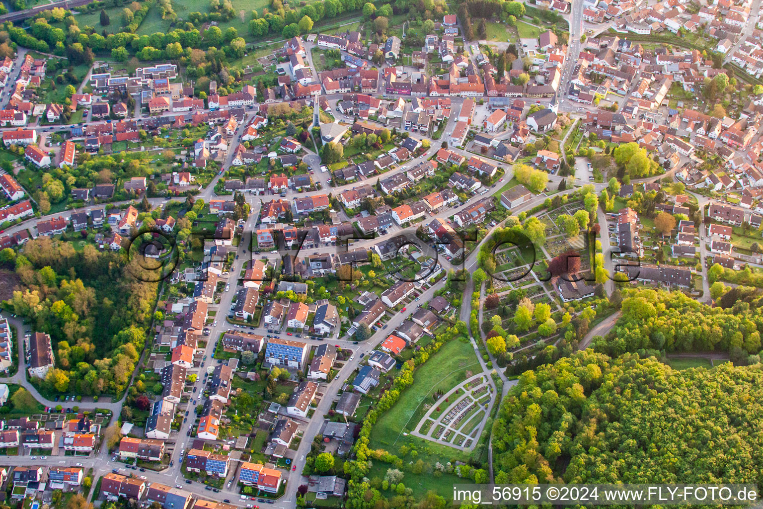 Vue aérienne de Lindenstr. à le quartier Berghausen in Pfinztal dans le département Bade-Wurtemberg, Allemagne