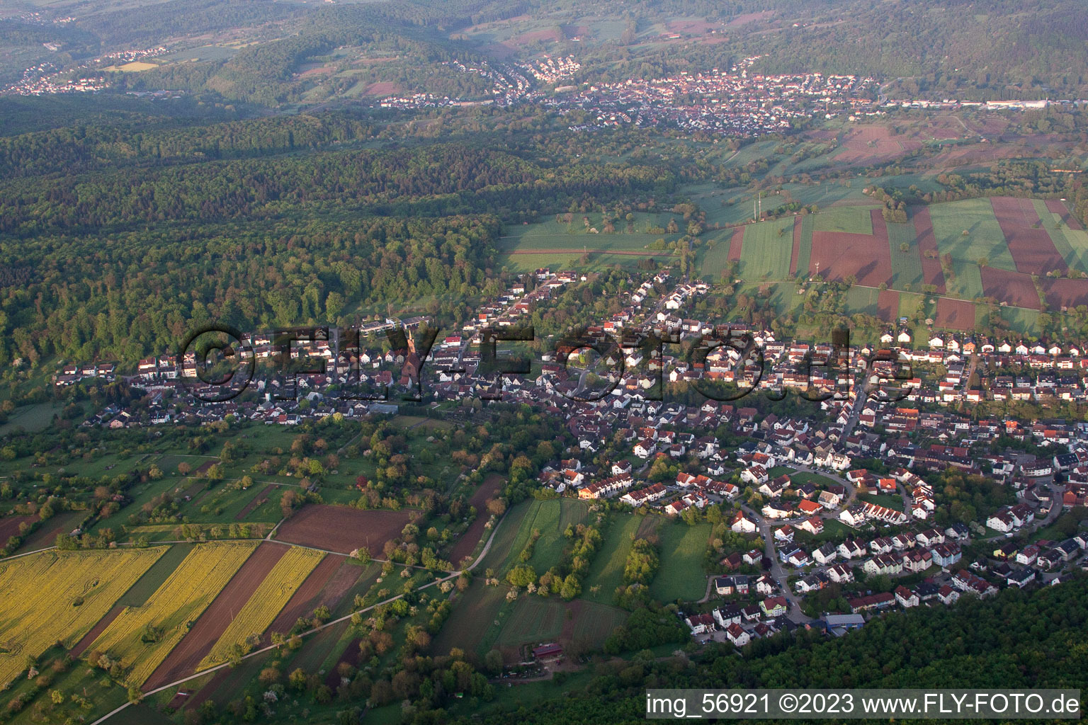 Vue aérienne de Du nord à le quartier Wöschbach in Pfinztal dans le département Bade-Wurtemberg, Allemagne