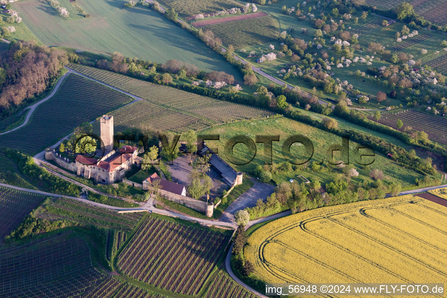 Vue aérienne de Complexe du château de Ravensburg dans le quartier de Mühlbach à Sulzfeld dans le département Bade-Wurtemberg, Allemagne