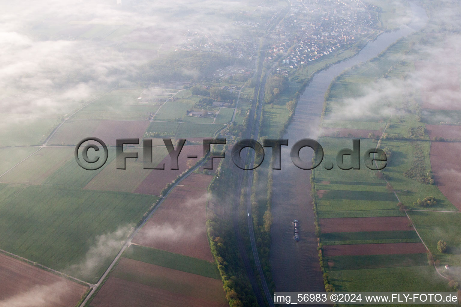 Vue aérienne de Heinsheim dans le département Bade-Wurtemberg, Allemagne