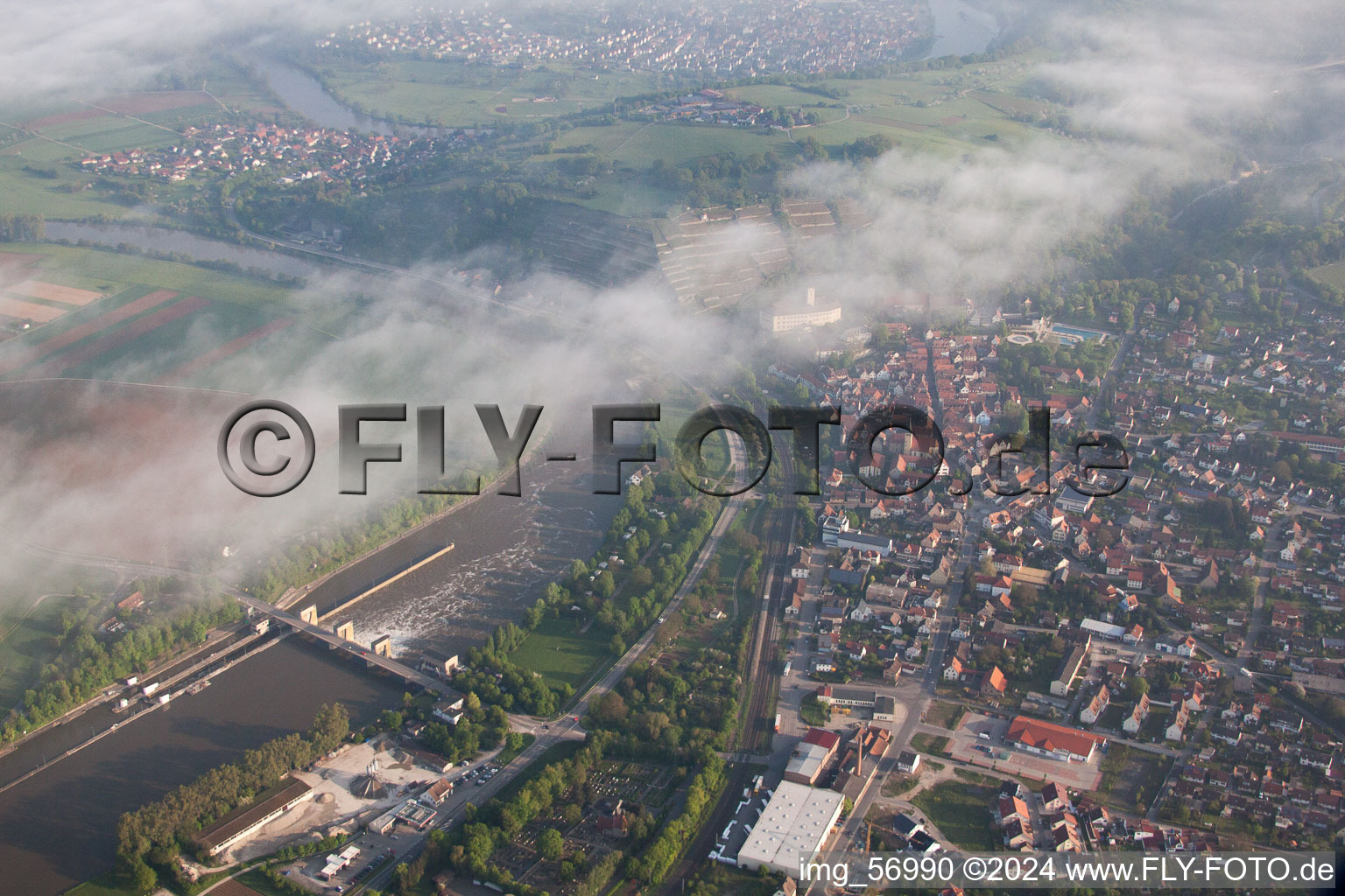 Gundelsheim dans le département Bade-Wurtemberg, Allemagne depuis l'avion