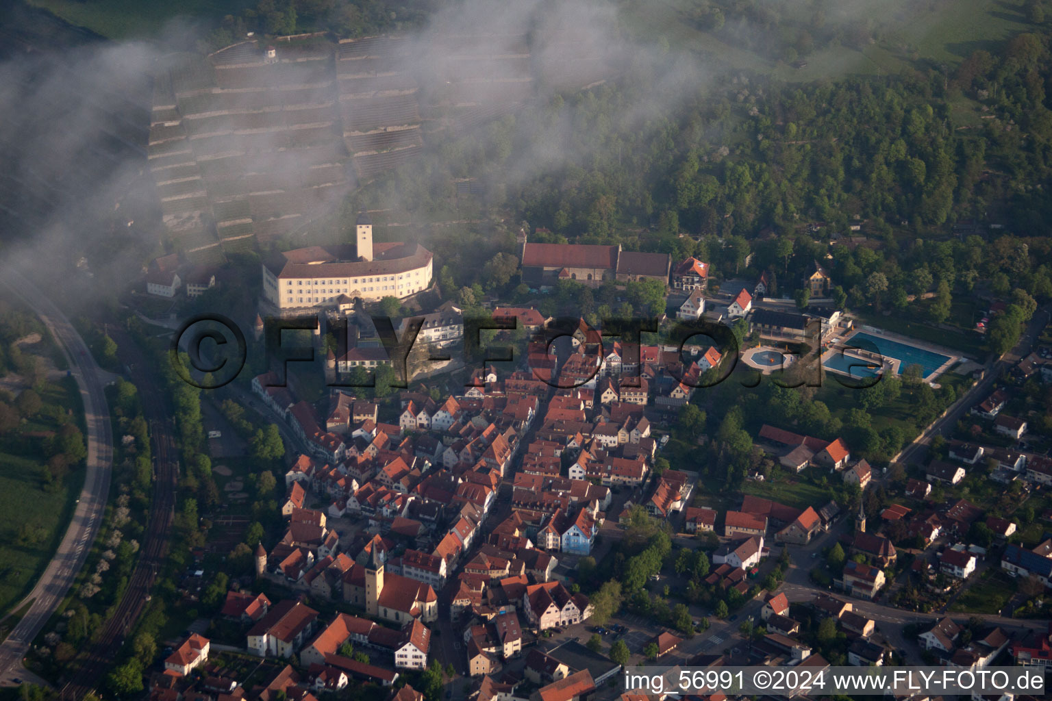 Vue d'oiseau de Gundelsheim dans le département Bade-Wurtemberg, Allemagne