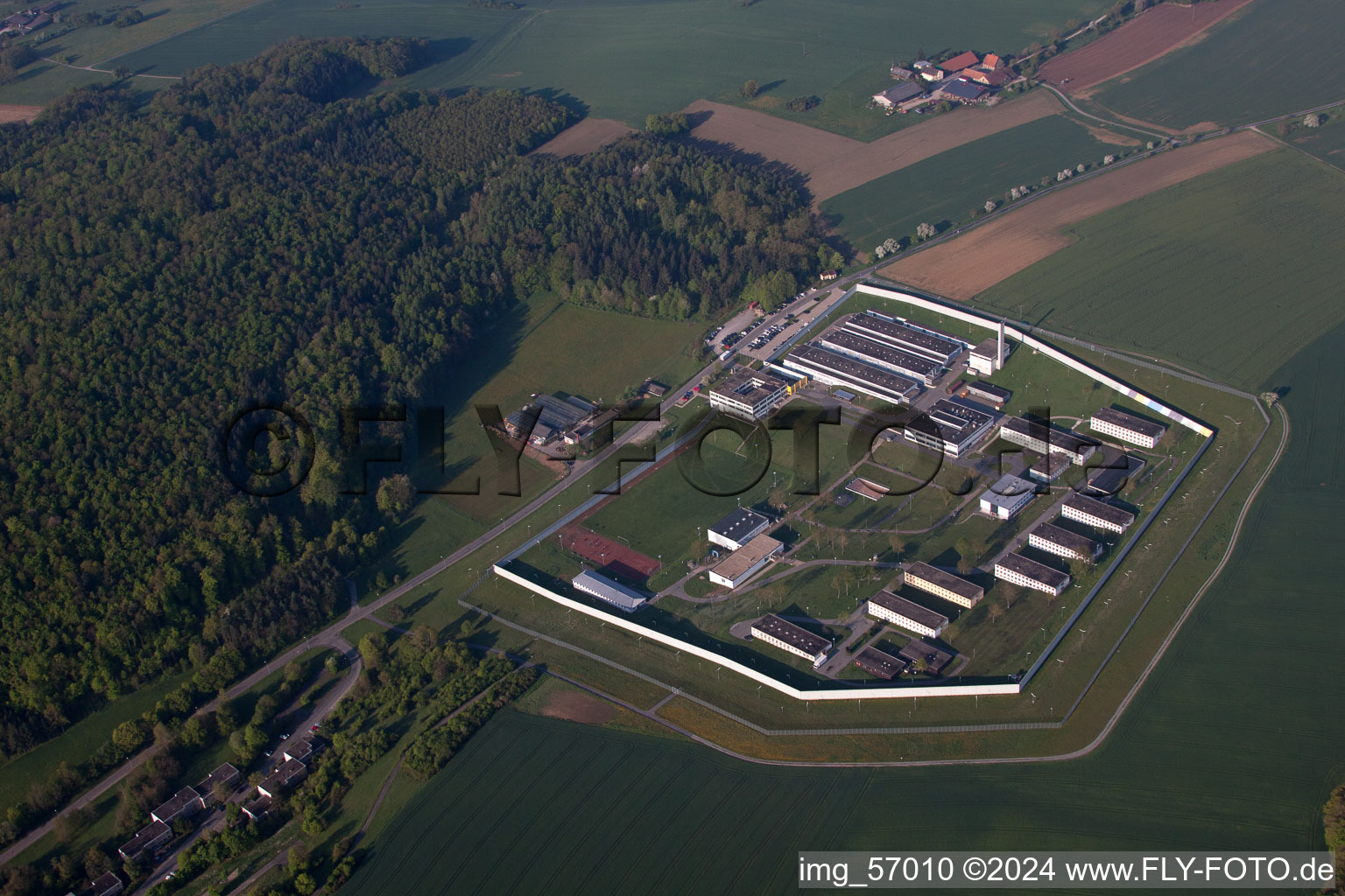 Photographie aérienne de Prison de l'établissement correctionnel Adelsheim dans le quartier de Leibenstadt à Adelsheim dans le département Bade-Wurtemberg, Allemagne