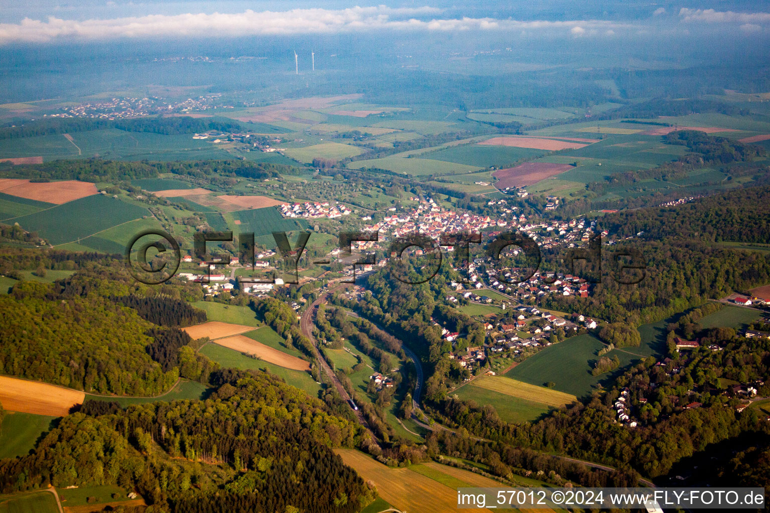 Vue aérienne de Vue sur le village à le quartier Zimmern in Seckach dans le département Bade-Wurtemberg, Allemagne