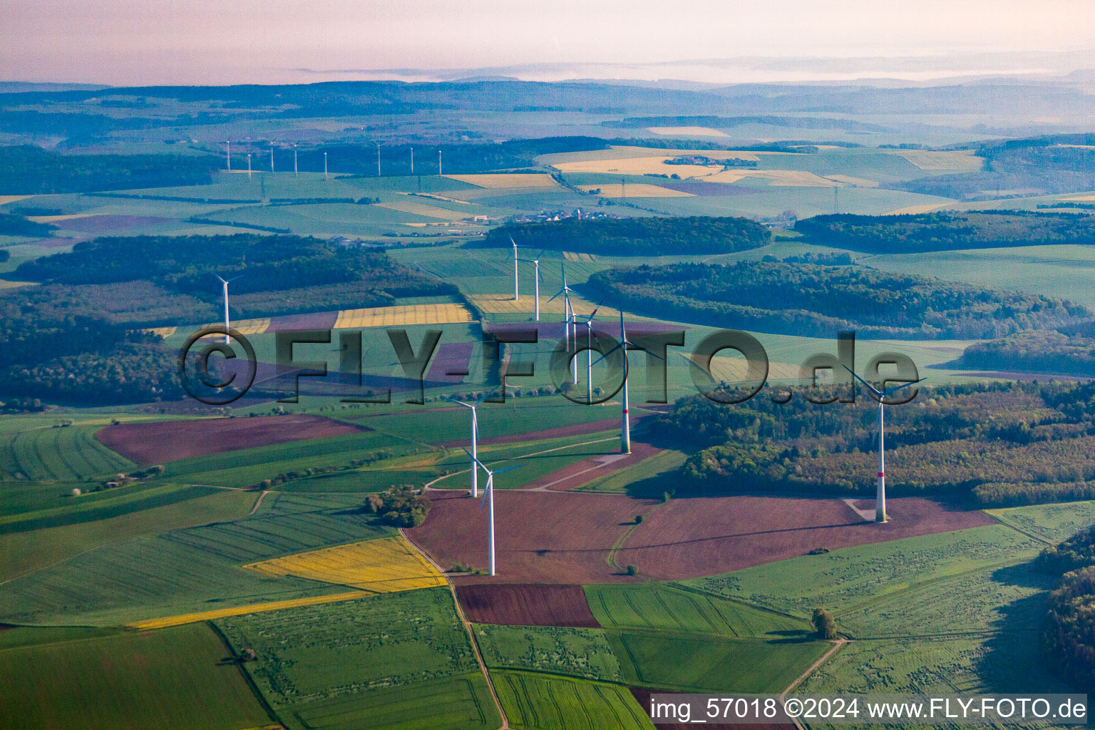 Vue aérienne de Parc éolien à Gerichtstetten dans le département Bade-Wurtemberg, Allemagne