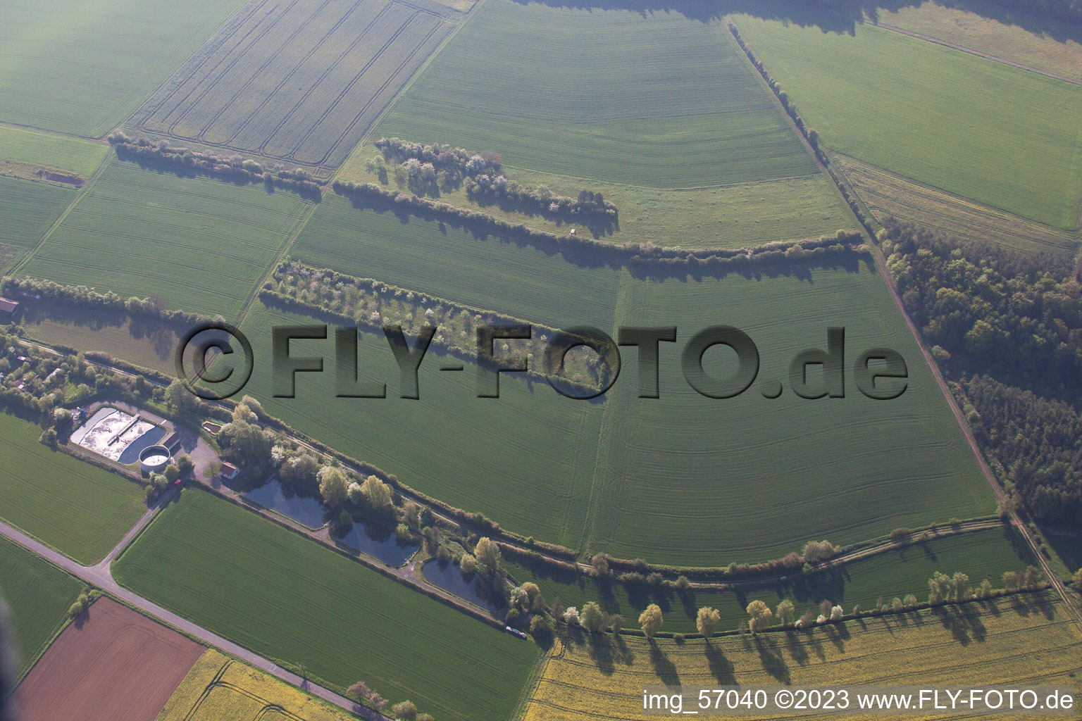 Vue aérienne de Kleinrinderfeld dans le département Bavière, Allemagne