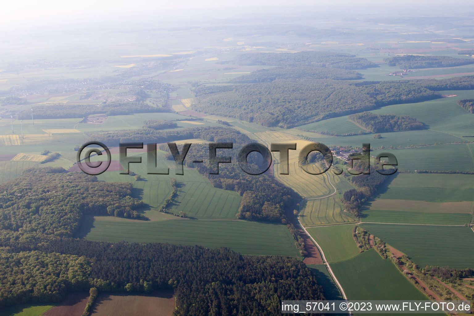Vue aérienne de Kleinrinderfeld dans le département Bavière, Allemagne