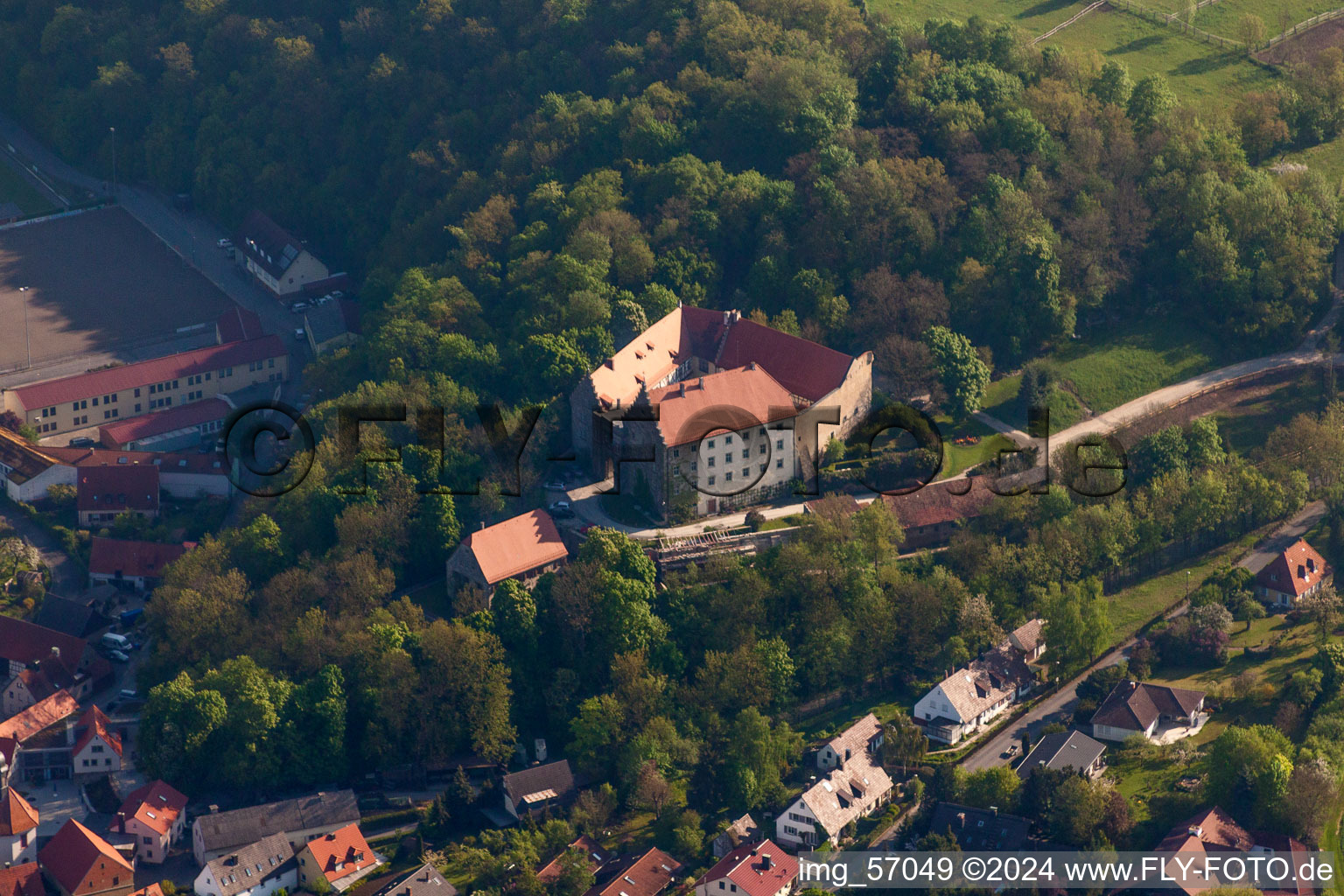 Vue aérienne de Complexe du château de Schloß Reichenberg Lattke et Lattke à Reichenberg dans le département Bavière, Allemagne