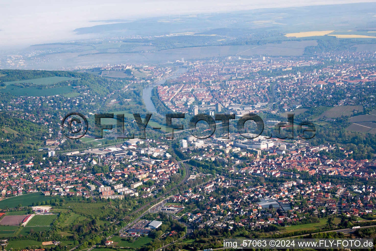 Würzburg dans le département Bavière, Allemagne depuis l'avion