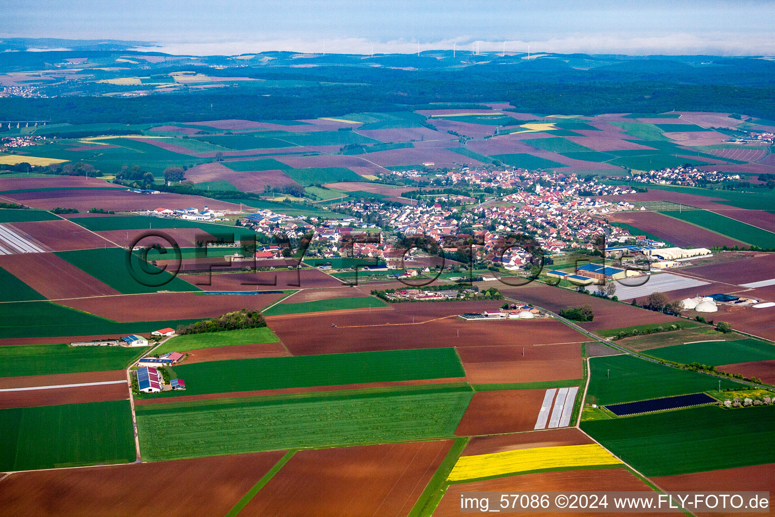 Vue aérienne de Unterpleichfeld dans le département Bavière, Allemagne