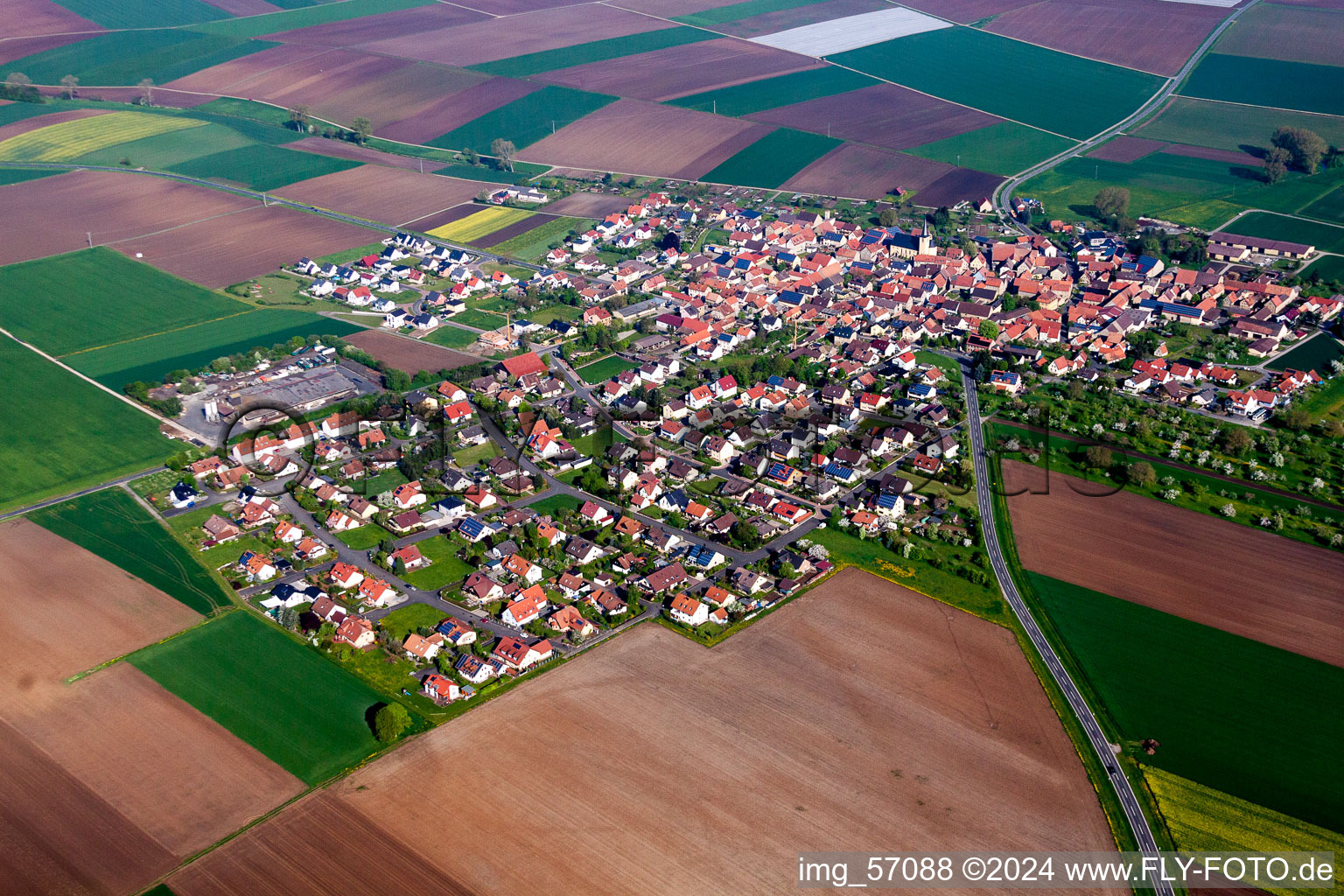 Vue aérienne de Champs agricoles et surfaces utilisables à Oberpleichfeld dans le département Bavière, Allemagne