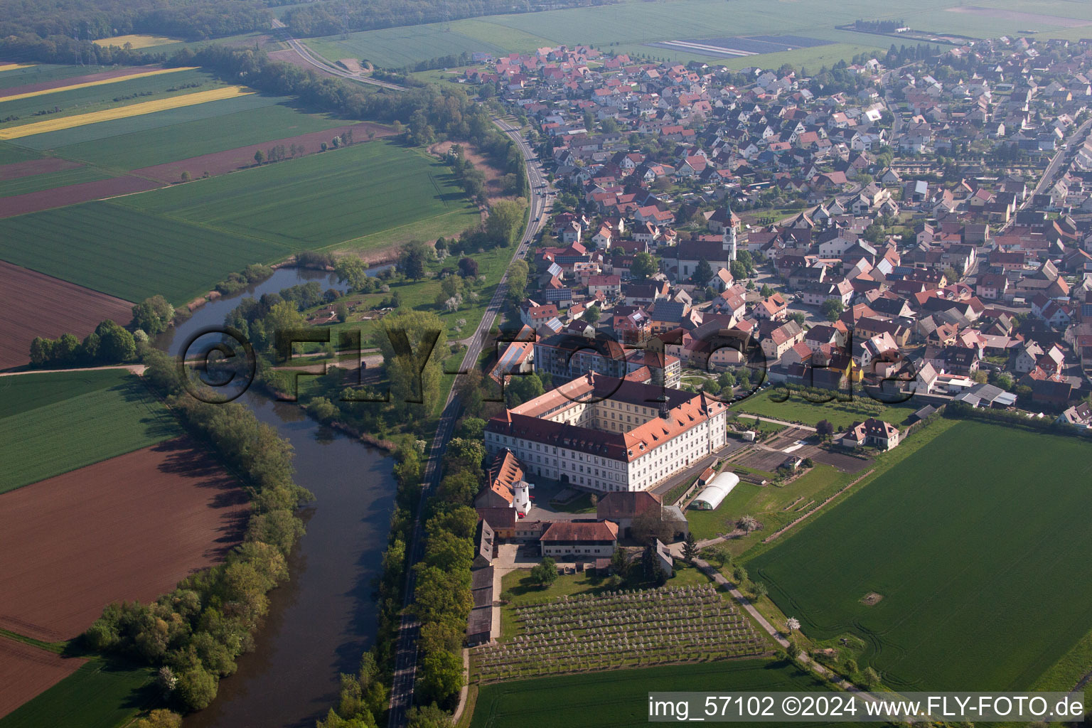 Vue aérienne de Ensemble immobilier du monastère Maria Hilf à Unkenbach à le quartier Heidenfeld in Röthlein dans le département Bavière, Allemagne