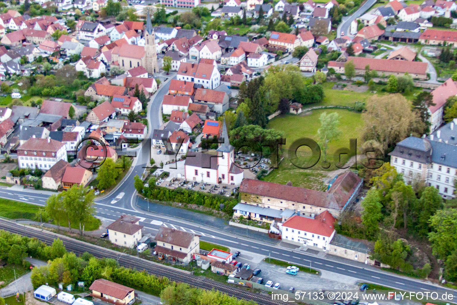 Vue aérienne de Quartier Obertheres in Theres dans le département Bavière, Allemagne