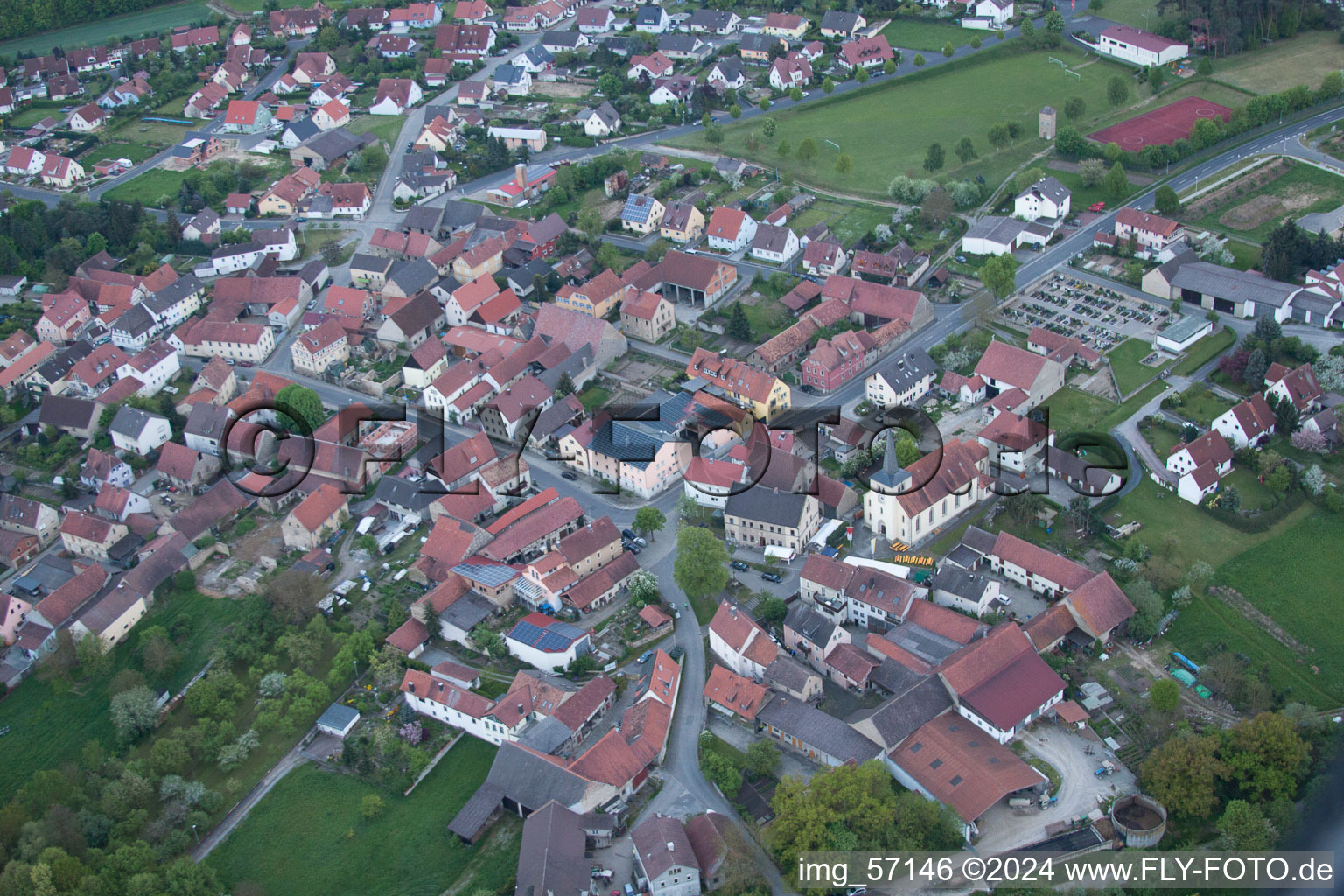 Vue aérienne de Quartier Untereuerheim in Grettstadt dans le département Bavière, Allemagne