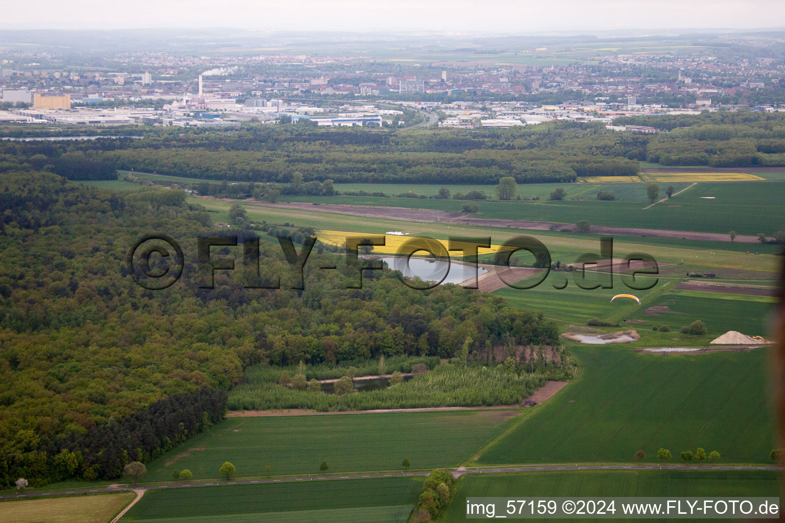 Vue aérienne de Micha en approche croisée à Schwebheim dans le département Bavière, Allemagne