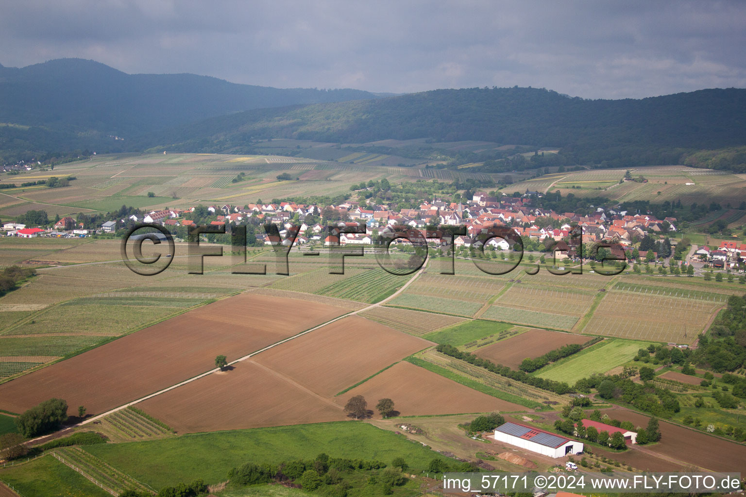 Enregistrement par drone de Quartier Schweigen in Schweigen-Rechtenbach dans le département Rhénanie-Palatinat, Allemagne