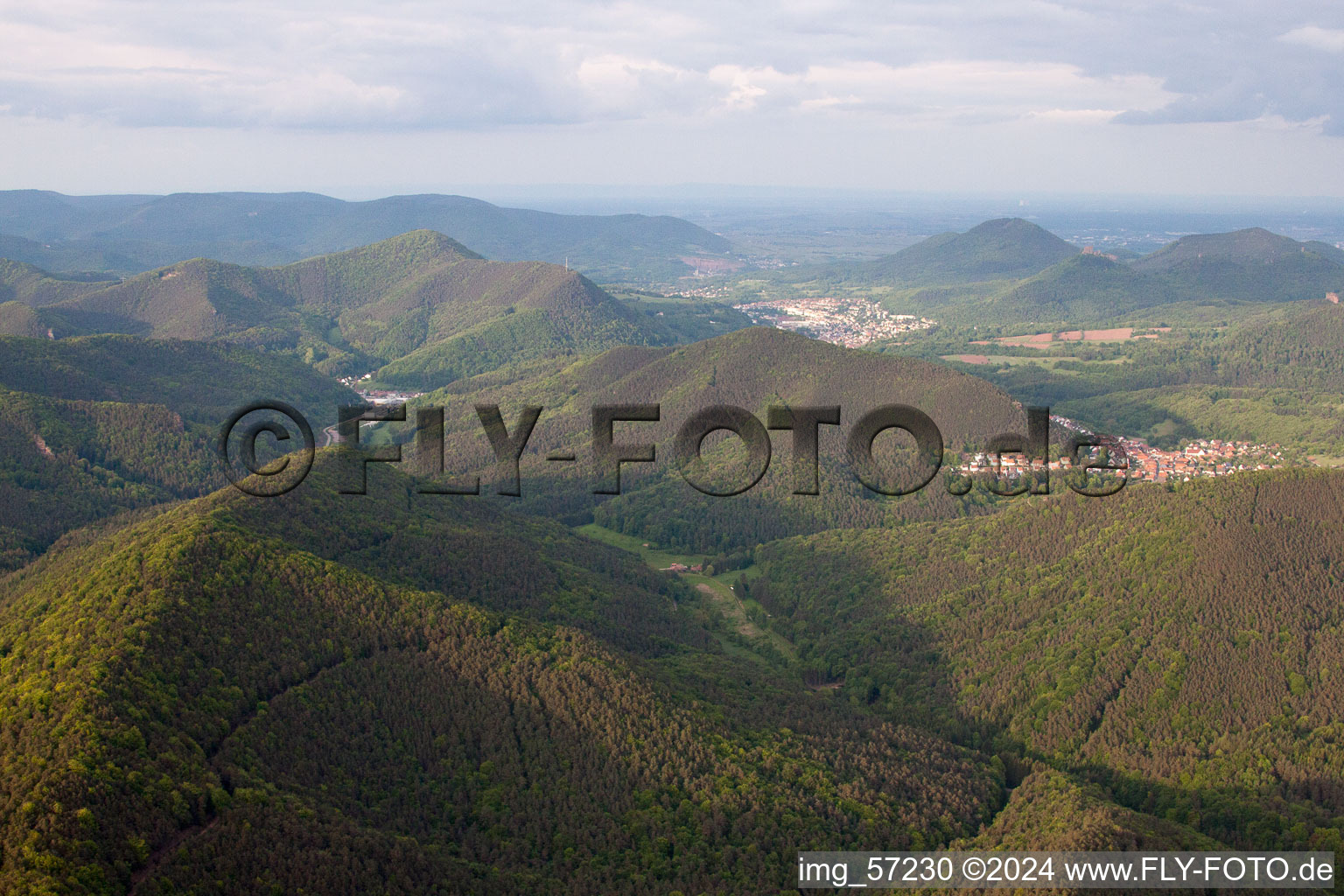 Vue aérienne de Retour sur Annweiler à Wernersberg dans le département Rhénanie-Palatinat, Allemagne