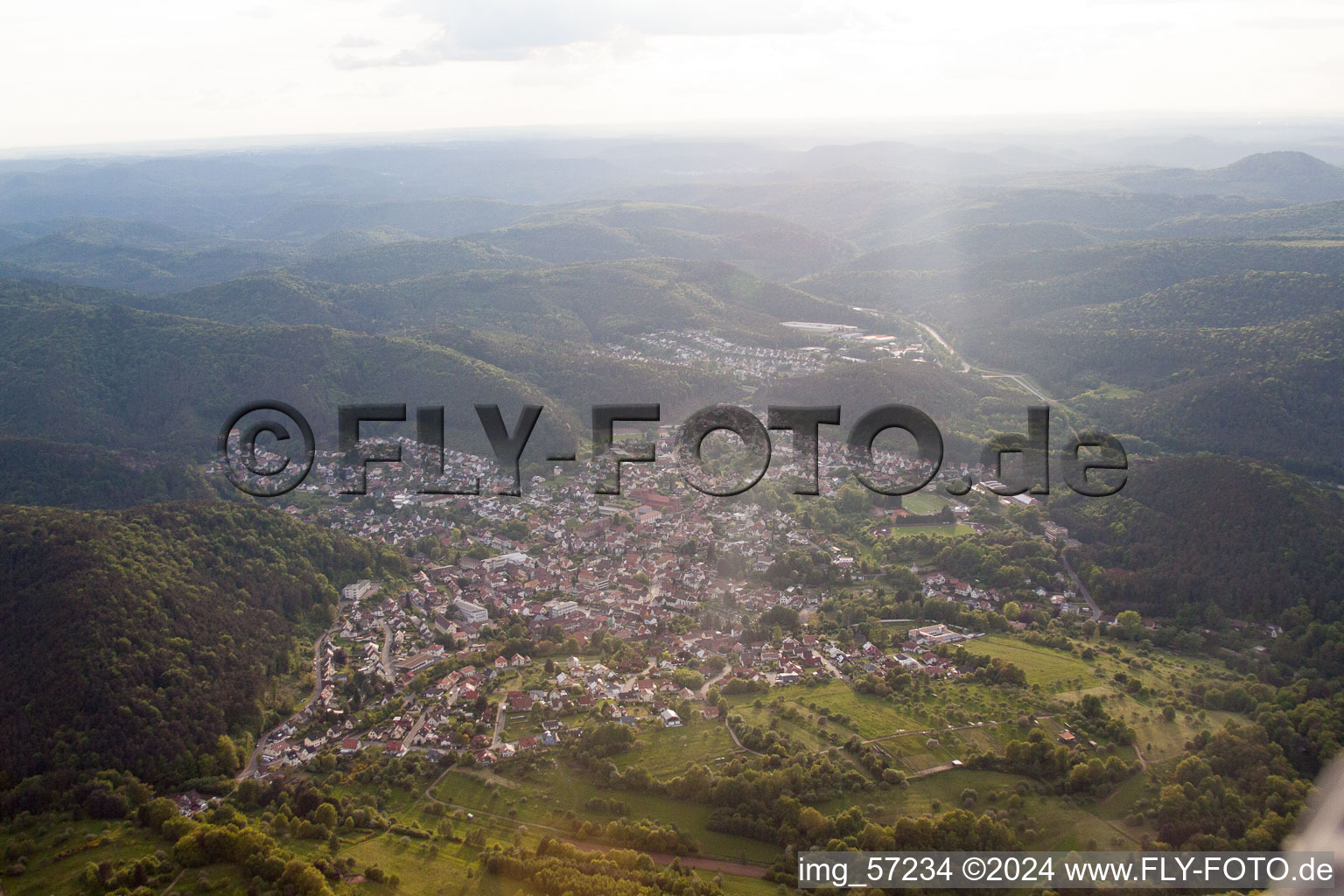 Hauenstein dans le département Rhénanie-Palatinat, Allemagne vue du ciel