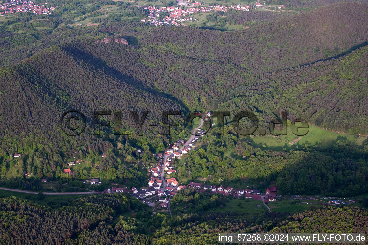 Dimbach dans le département Rhénanie-Palatinat, Allemagne vue du ciel