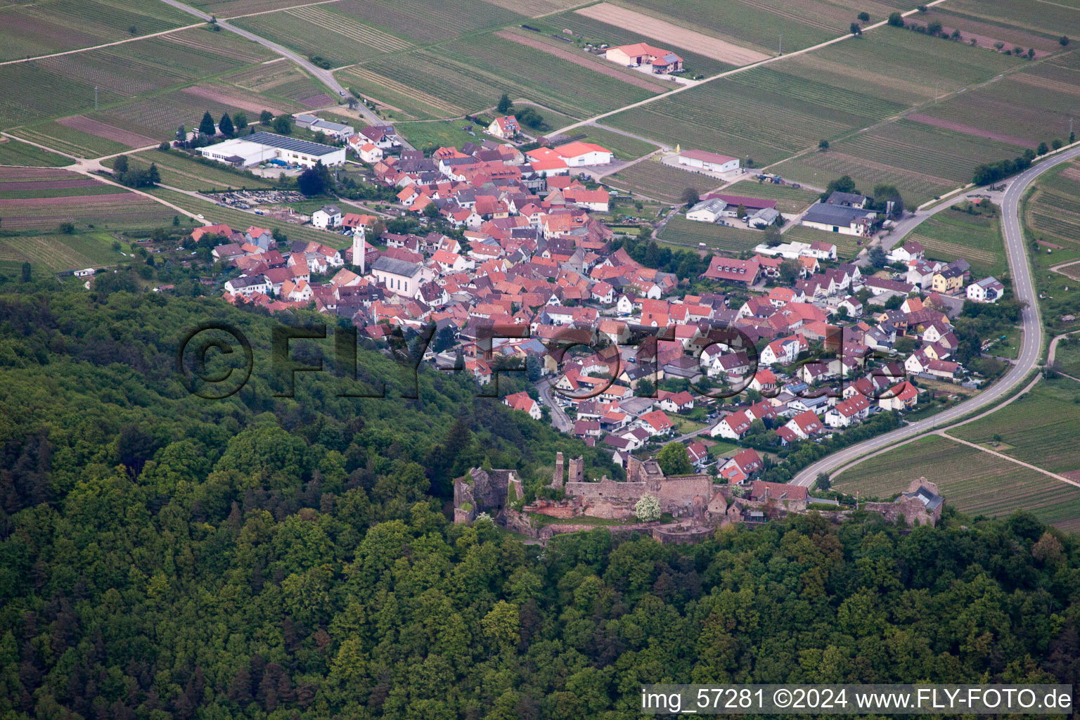 Eschbach dans le département Rhénanie-Palatinat, Allemagne du point de vue du drone