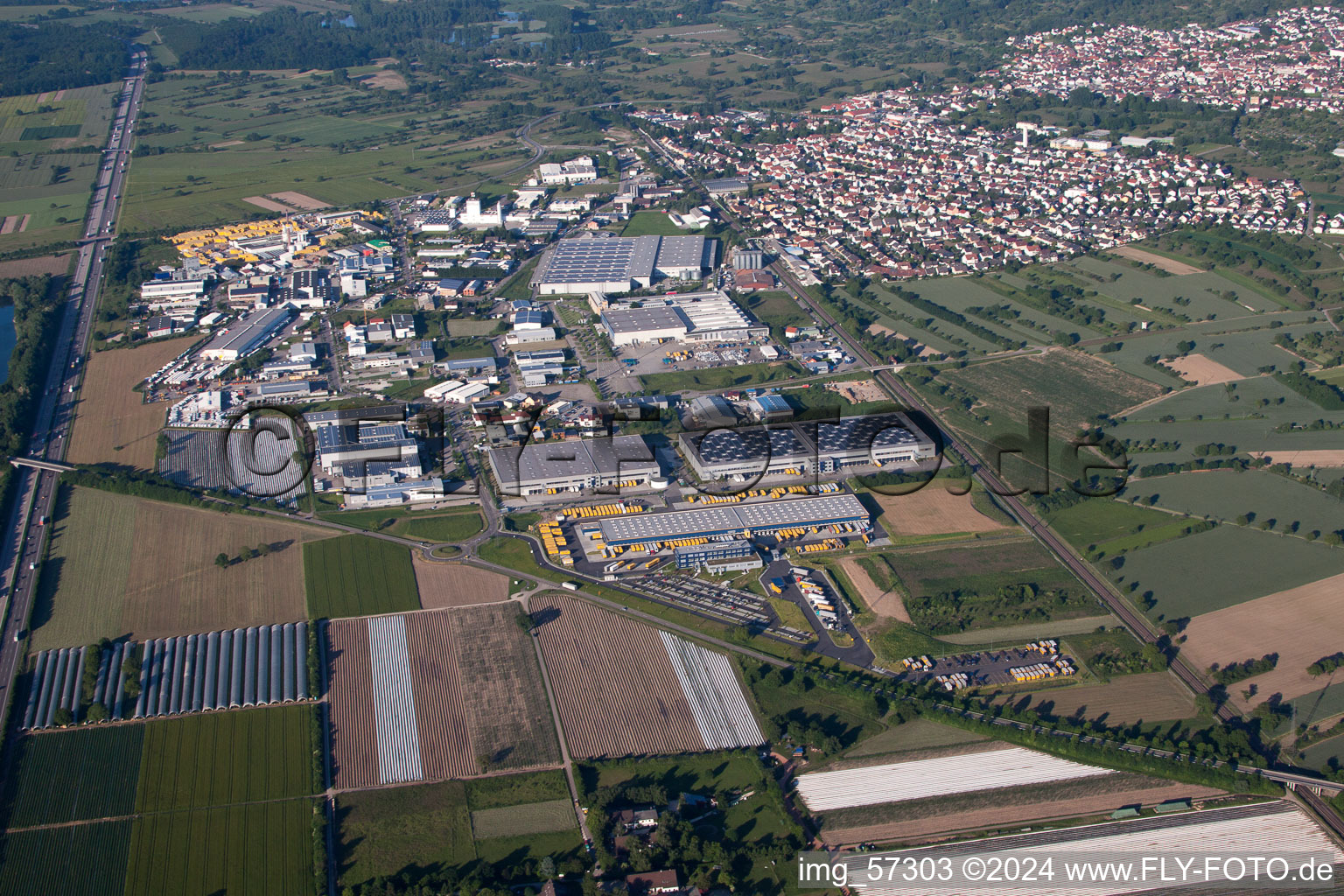 Vue d'oiseau de Entrepôts et bâtiments d'expédition de Dachser GmbH & Co.KG à Malsch dans le département Bade-Wurtemberg, Allemagne