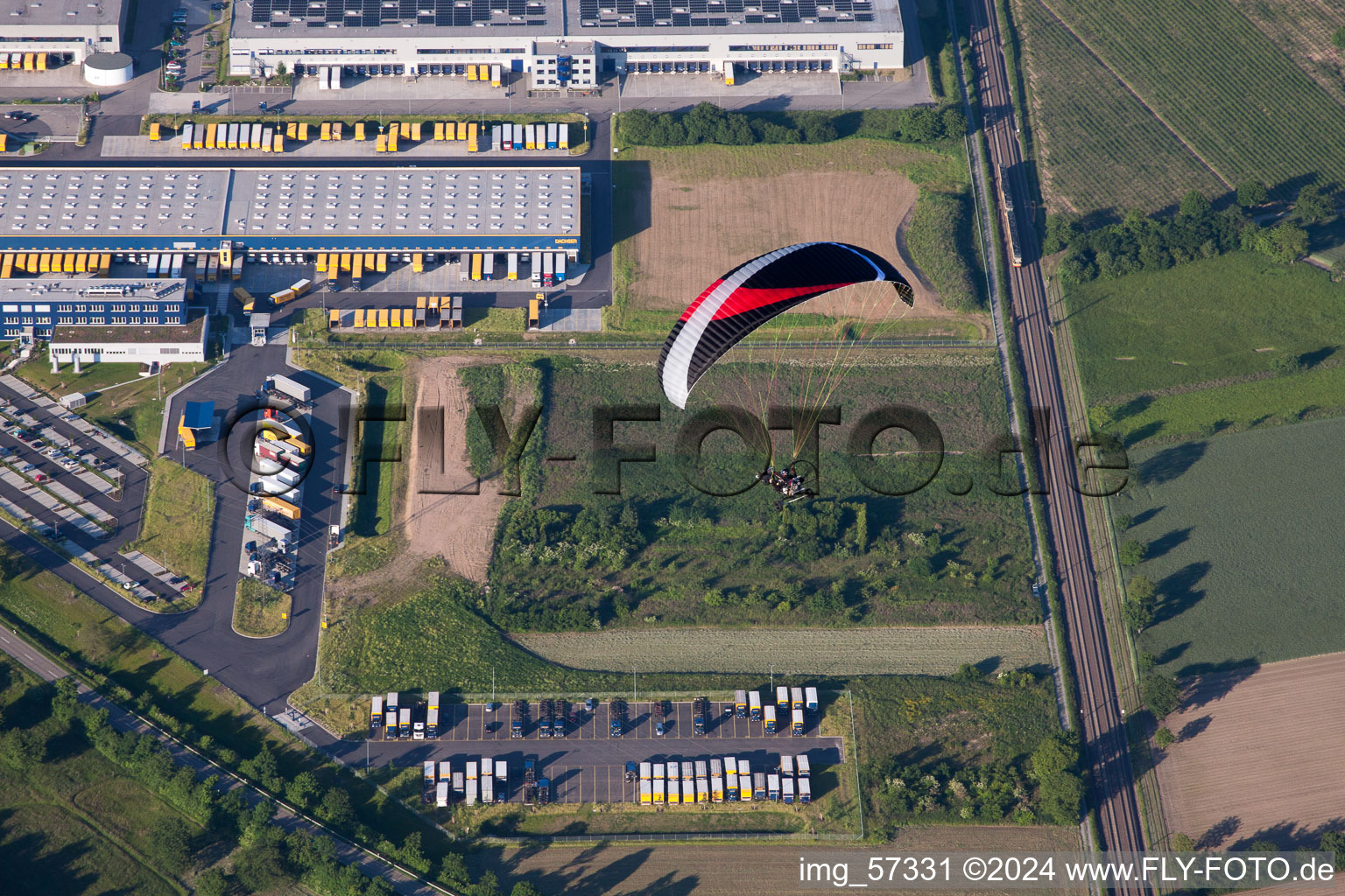 Vue aérienne de Malsch, zone industrielle à Muggensturm dans le département Bade-Wurtemberg, Allemagne