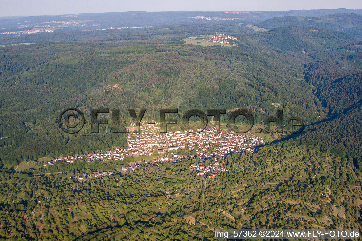 Vue aérienne de Vue sur le village à le quartier Waldprechtsweier in Malsch dans le département Bade-Wurtemberg, Allemagne