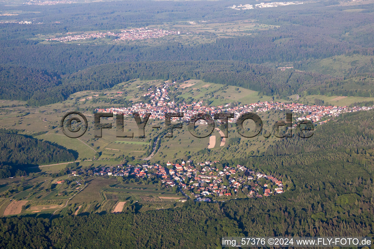 Vue aérienne de Et Schölllbron à le quartier Schluttenbach in Ettlingen dans le département Bade-Wurtemberg, Allemagne