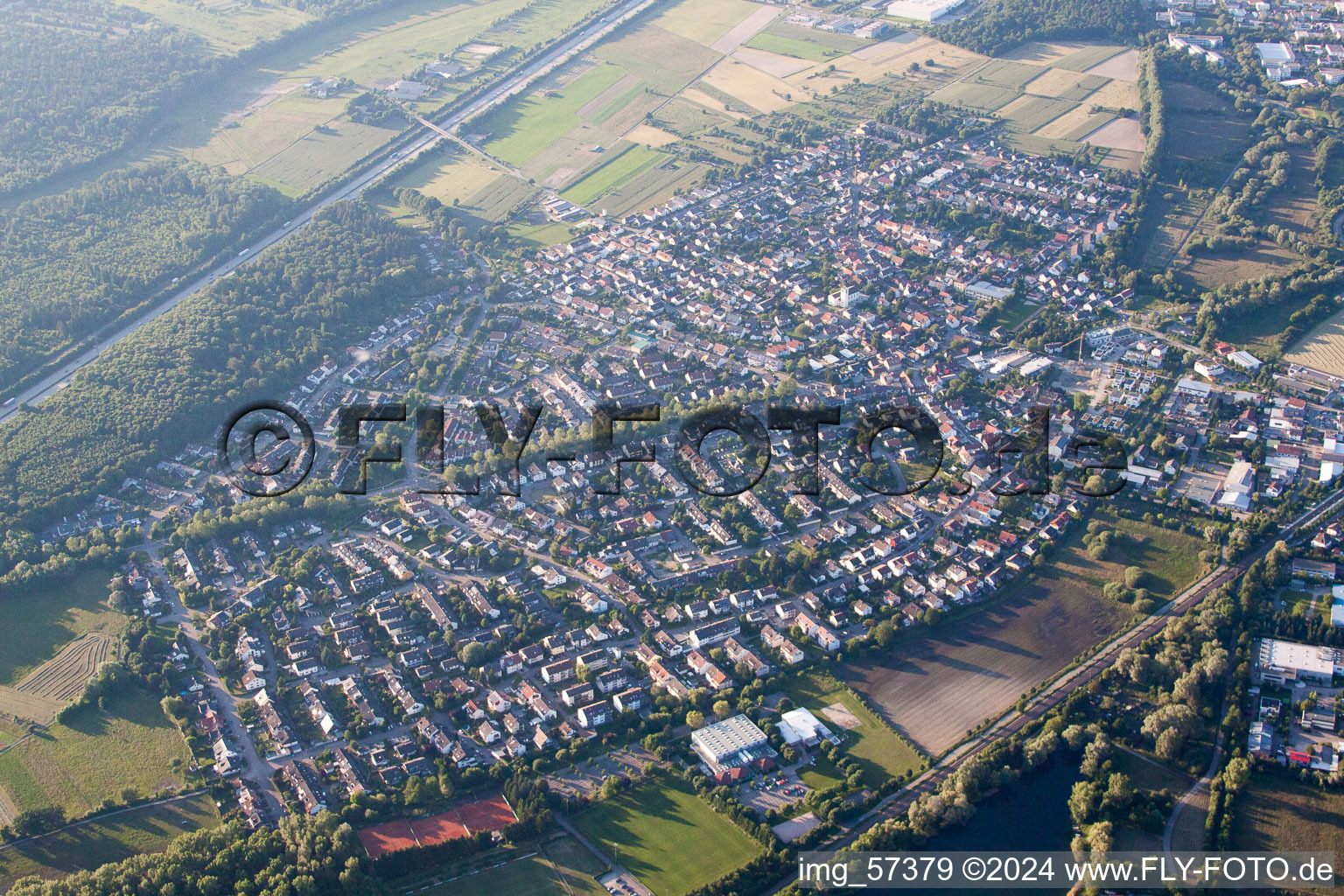 Quartier Bruchhausen in Ettlingen dans le département Bade-Wurtemberg, Allemagne depuis l'avion