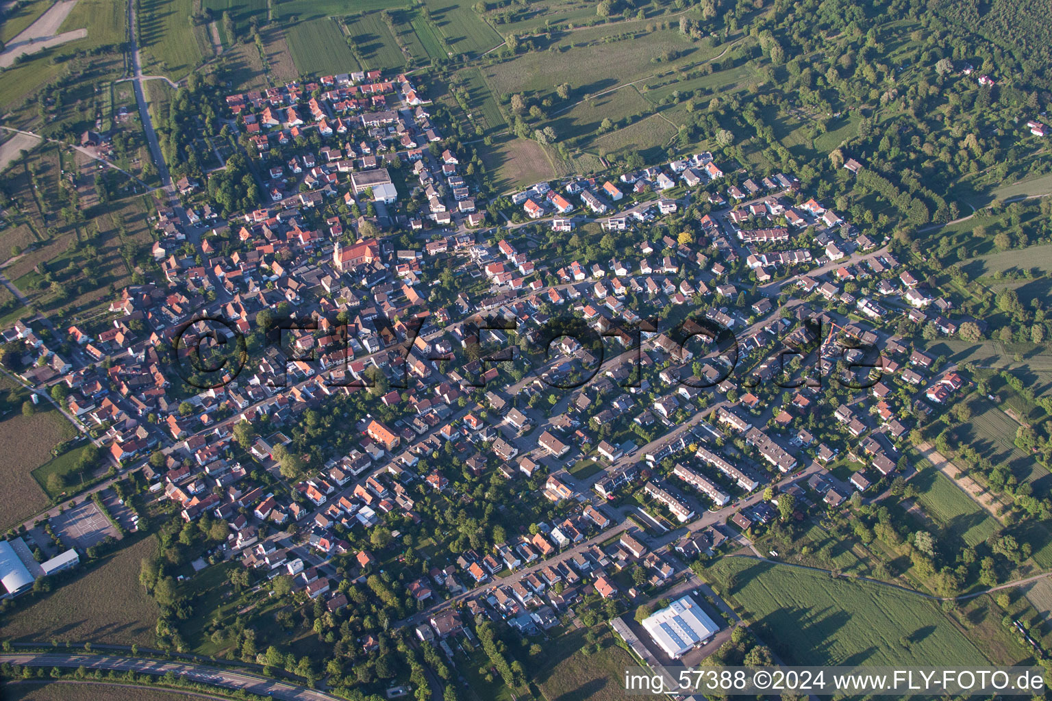 Vue aérienne de Quartier Ettlingenweier in Ettlingen dans le département Bade-Wurtemberg, Allemagne