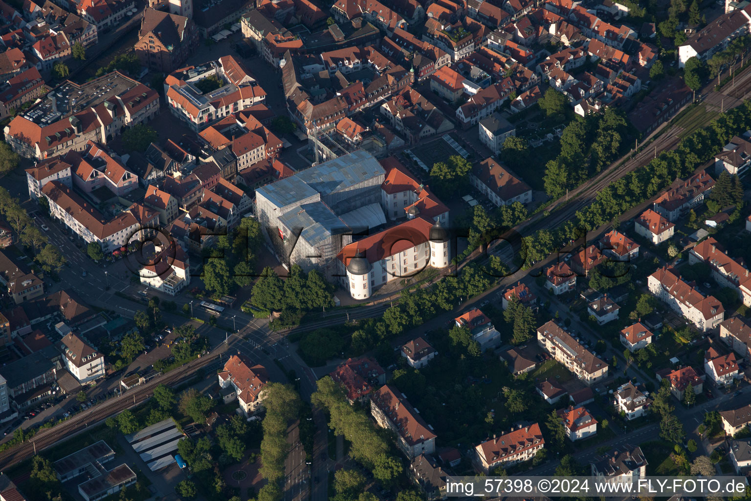 Vue aérienne de Serrure enveloppée à Ettlingen dans le département Bade-Wurtemberg, Allemagne