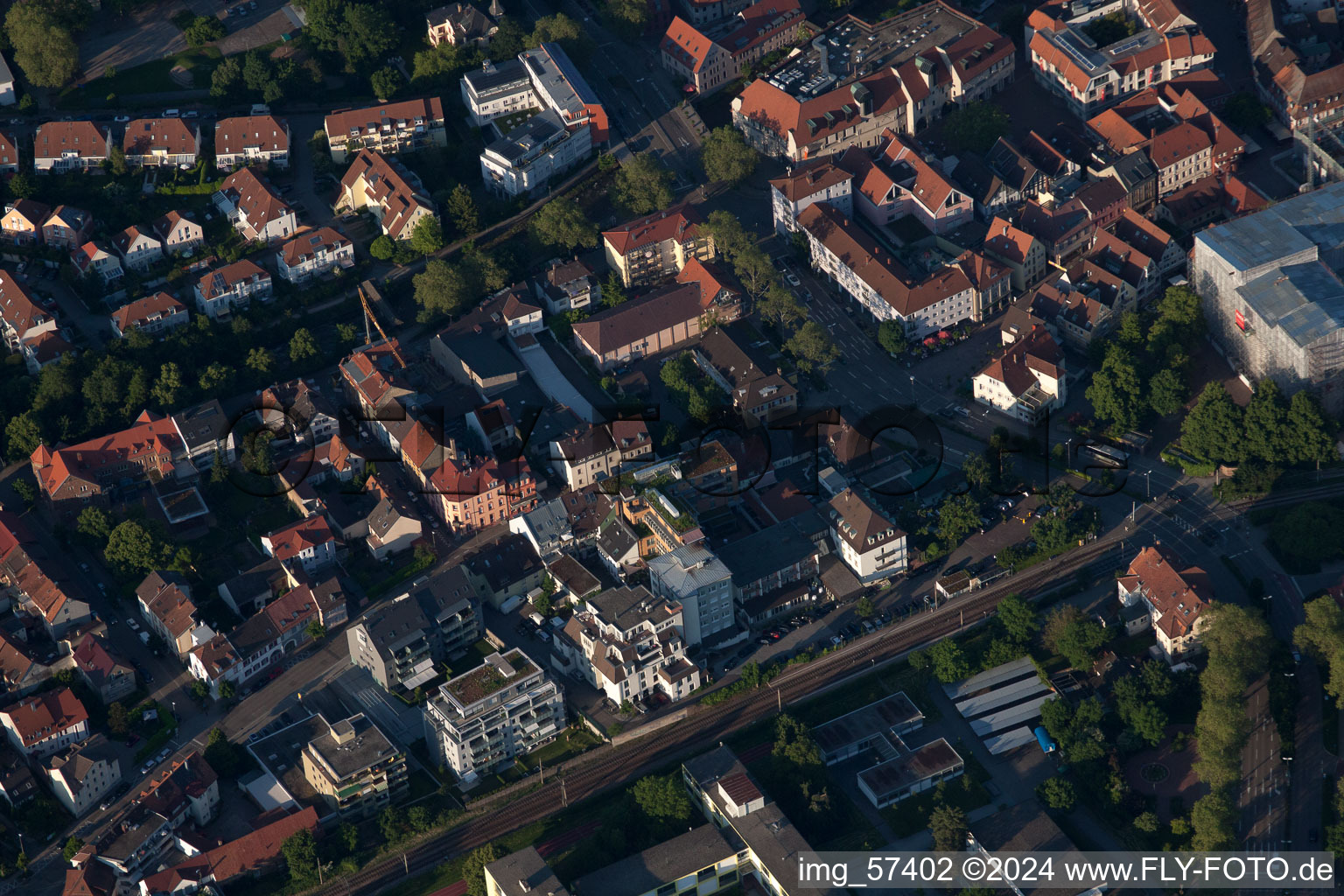 Vue d'oiseau de Ettlingen dans le département Bade-Wurtemberg, Allemagne