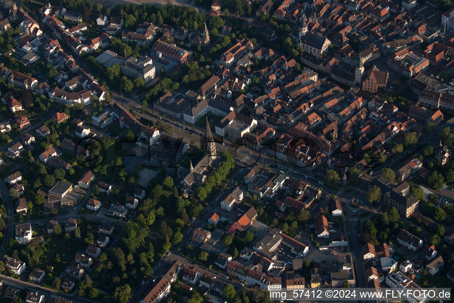 Vue aérienne de Église du Cœur de Jésus à Ettlingen dans le département Bade-Wurtemberg, Allemagne