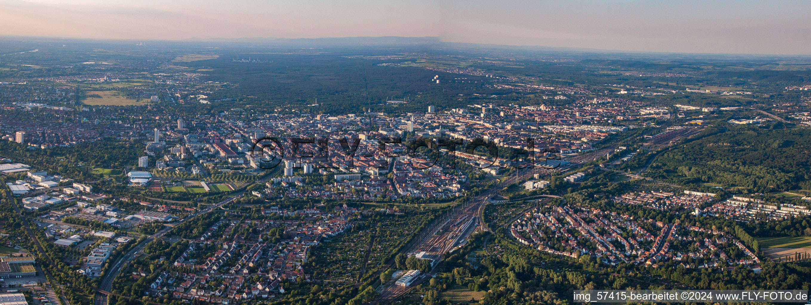 Vue aérienne de Du sud à le quartier Weiherfeld-Dammerstock in Karlsruhe dans le département Bade-Wurtemberg, Allemagne