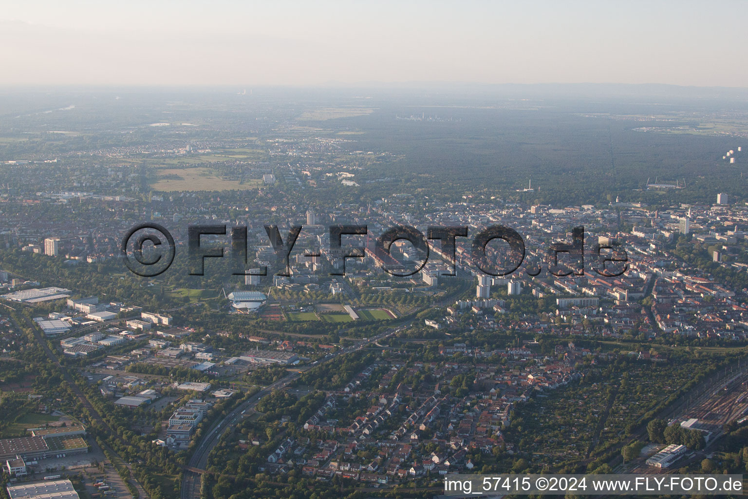 Vue aérienne de Du sud à le quartier Weiherfeld-Dammerstock in Karlsruhe dans le département Bade-Wurtemberg, Allemagne