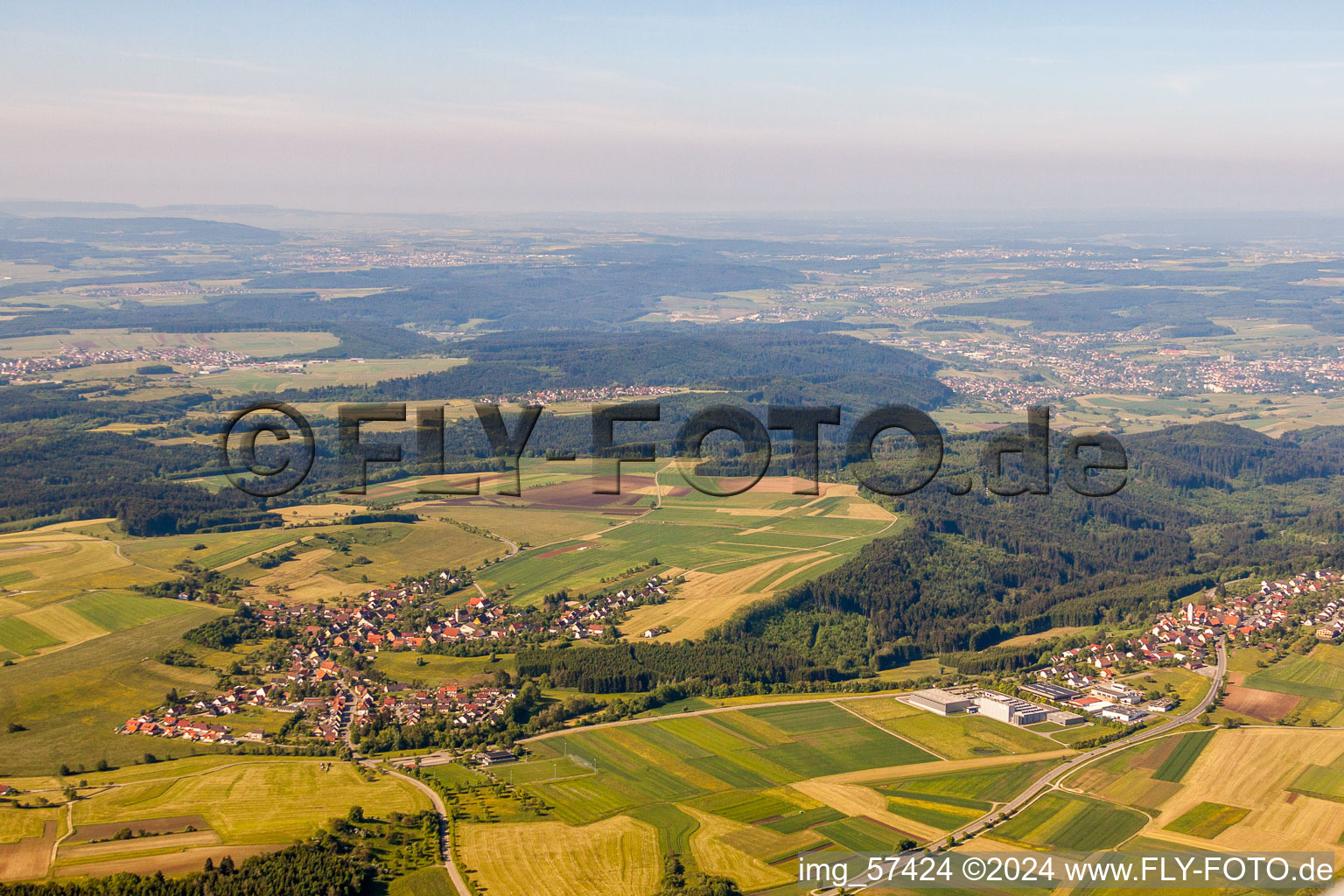 Vue aérienne de Champs agricoles et surfaces utilisables à Zepfenhan dans le département Bade-Wurtemberg, Allemagne