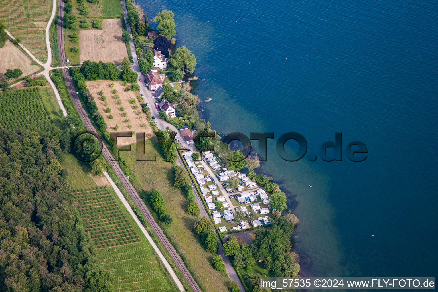 Vue aérienne de Camping Brändle-Köhne au bord du lac de Constance à le quartier Nußdorf in Überlingen dans le département Bade-Wurtemberg, Allemagne