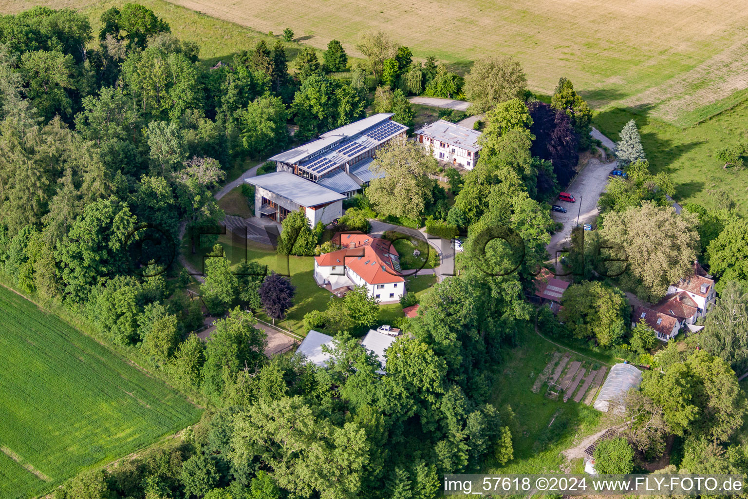 Vue aérienne de Communauté scolaire Camphill Bruckfelden dans le district Bruckfelden à Frickingen à Bruckfelden dans le département Bade-Wurtemberg, Allemagne